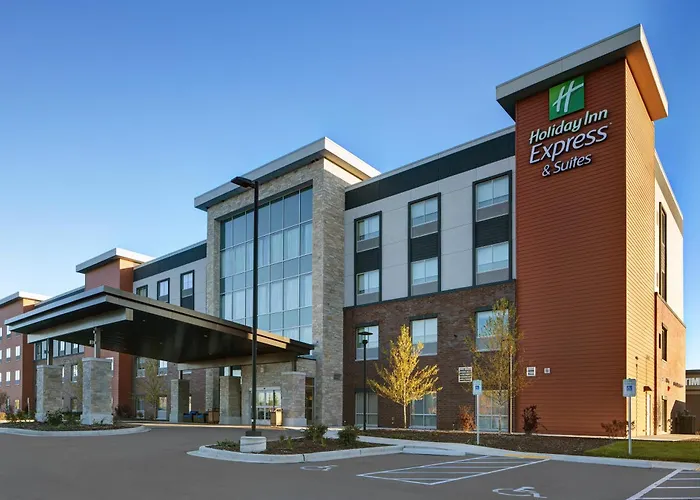 Holiday Inn Express & Suites - Milwaukee - Brookfield By Ihg