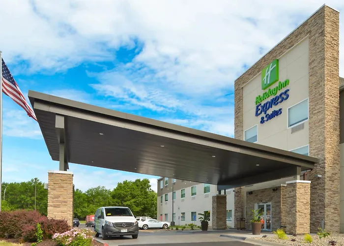 Holiday Inn Express & Suites - Omaha - 120Th And Maple By Ihg