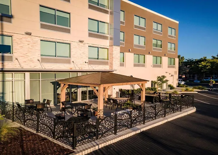 Holiday Inn Express & Suites Chico By Ihg