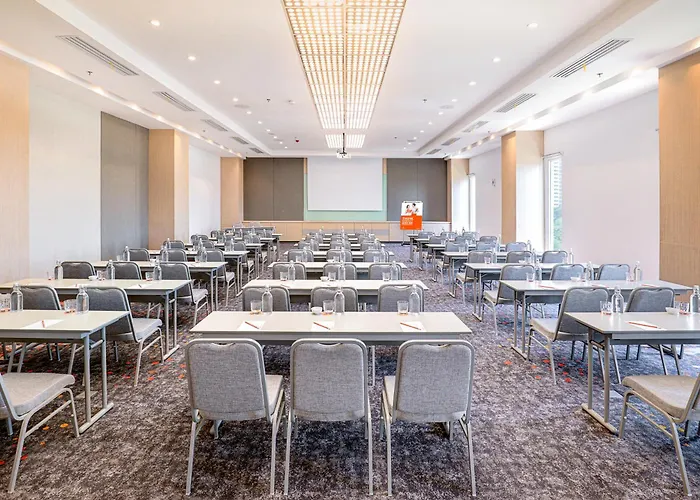 HARRIS Hotel&Conventions Bundaran Satelit Surabaya