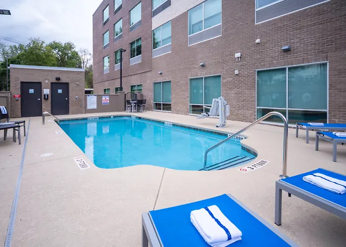 Holiday Inn Express & Suites Brevard - City Center By Ihg
