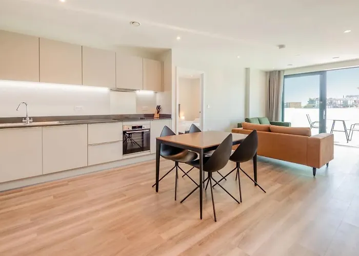 Modern Apartments In Brentford 2 Minutes Walk From Kew Bridge