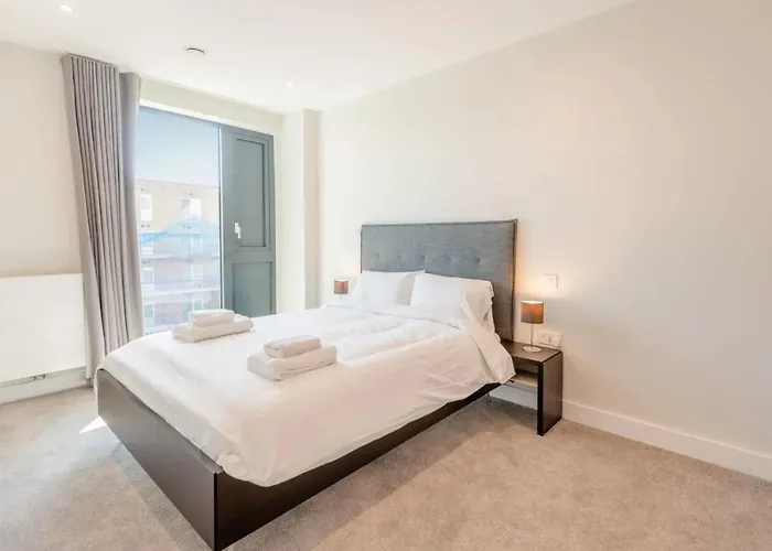 Modern Apartments In Brentford 2 Minutes Walk From Kew Bridge