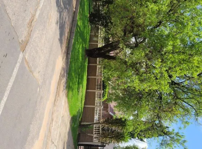 Florida Lake Guest House Roodepoort
