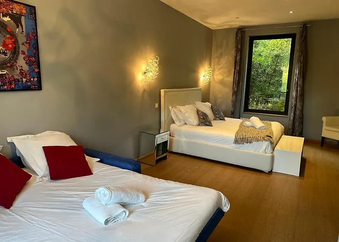 Bed and Breakfast Domaine du Prieuré d'Estagel à Saint-Gilles 