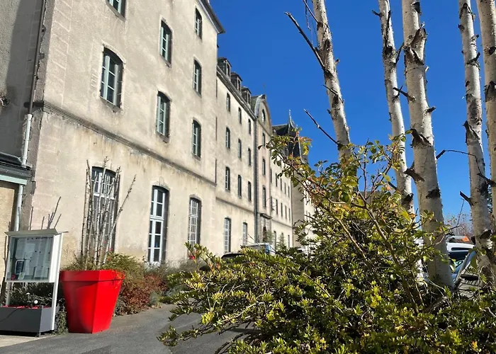 Logis Hôtel Ancien Grand Séminaire Saint-Flour 