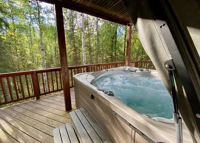 Guest Suite With Hot Tub - Edge Of The Wild Eagle River