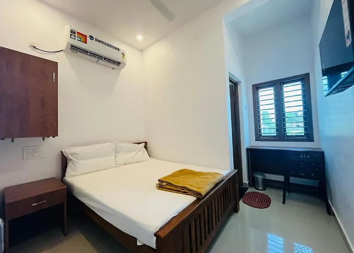 Sri Balaji Lodging Tiruchchendur