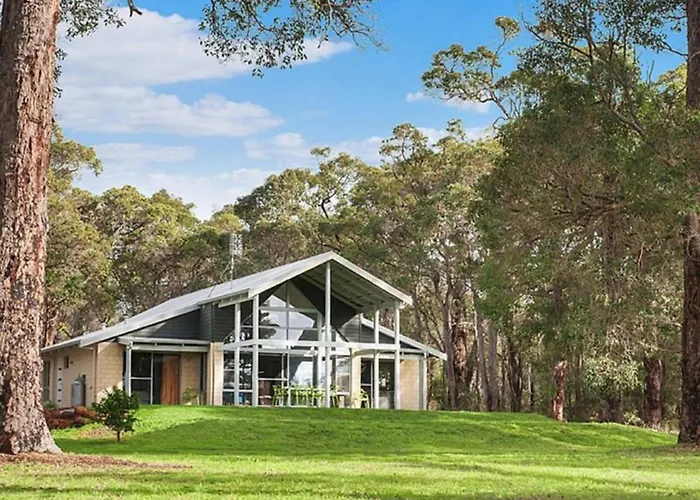 The Ridge.... Stunning Valley Vineyard Views Yallingup