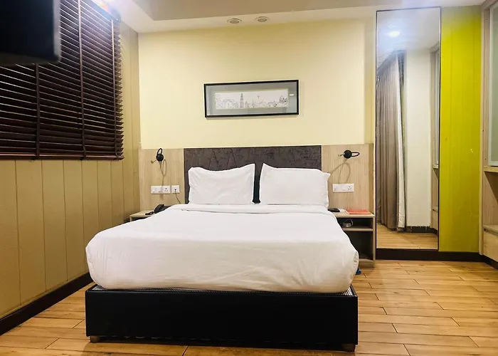 Avr Hotels 1 Bhk Rooms Sapphire Mall 83 Manesr Gurgaon