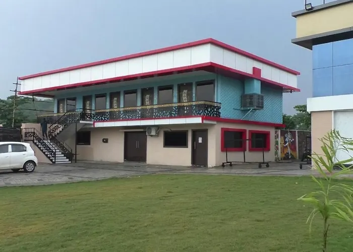 Midwaay Resort Patratu