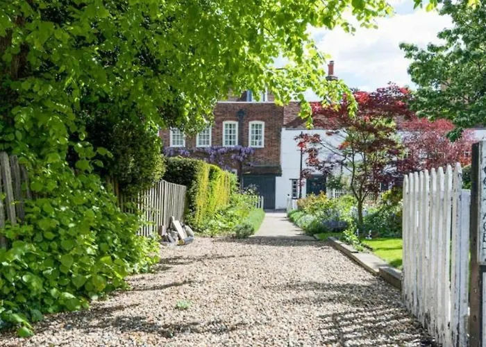 Clarendon Cottage Enfield