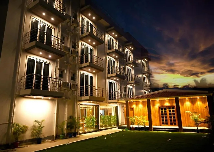 Blue Waves Hotel Tajpur