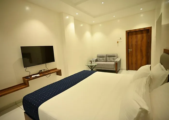 The Sky Land Hotel & Restaurant Tuljapur