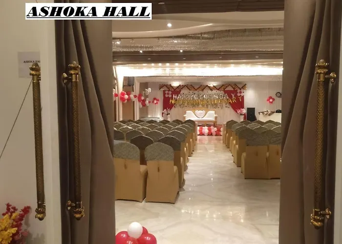 Hotel Gold In Leaf Aligarh