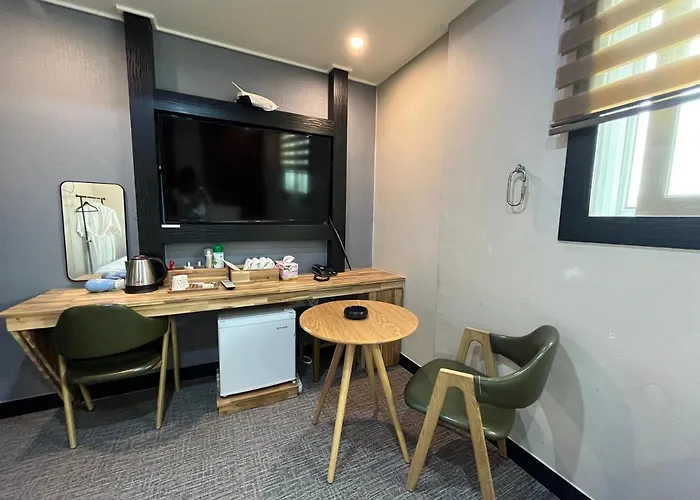 Maldives Hotel & Hostel Busan