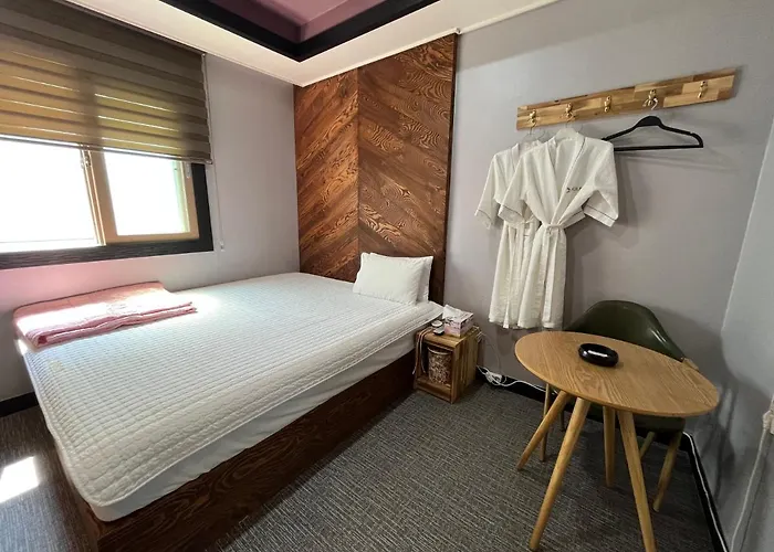 Maldives Hotel & Hostel Busan