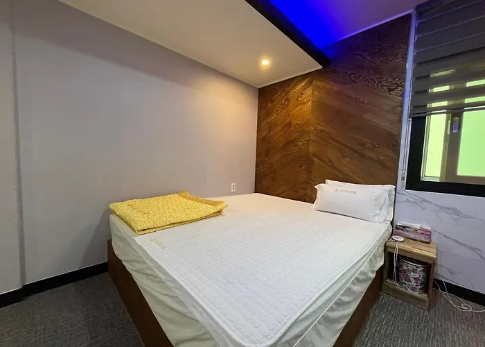 Maldives Hotel & Hostel Busan