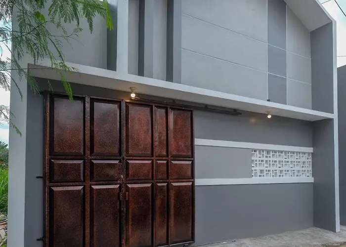 Koolkost Near Kampus Uns Solo Hotel