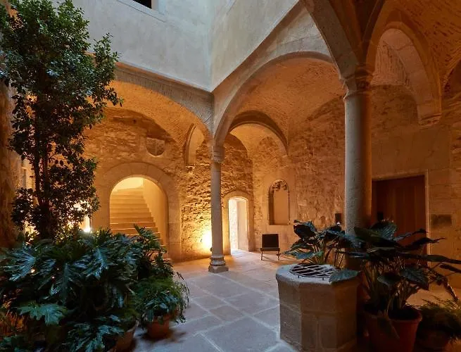 Casa Palacio PAREDES SAAVEDRA by ATRIO Caces