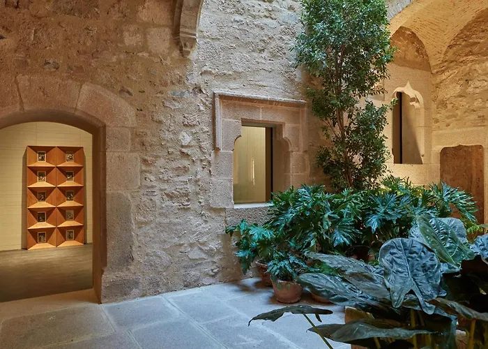 Casa Palacio PAREDES SAAVEDRA by ATRIO Caces