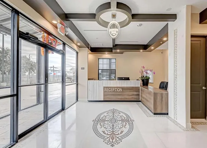 Comfeeni Inn And Suites South Houston
