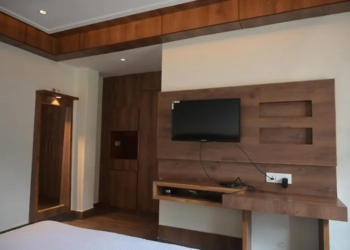Hotel Apple Blossom 2 Minutes Walking From Mall Road Manali 