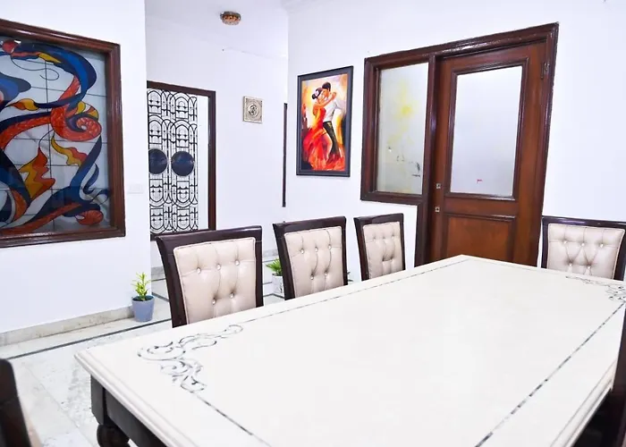 Hotel Wild Rose New Delhi