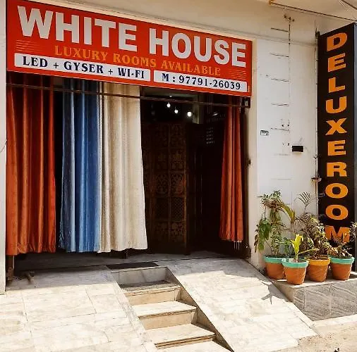 White House Luxury Rooms - Loved By Travellers, Couples, Corporates Jalandhar