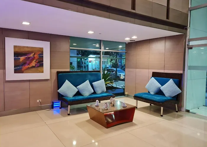 Huge Condo Unit Near Burgos Circle, St Lukes, Shangri-La - P Hamptons T1 Makati City
