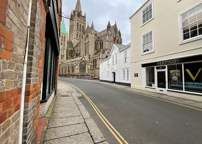 8, St Marys , Private Double Ensuite Room Truro