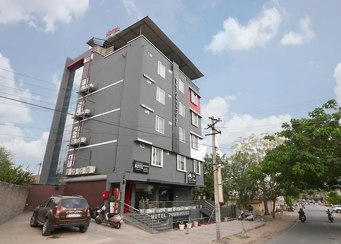 Hotel Townhouse At Udaipur City Railway Station