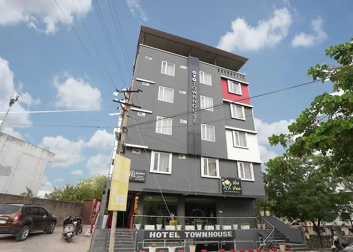 Hotel Townhouse At Udaipur City Railway Station