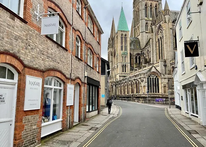 8, St Marys , Private Double Ensuite Room Truro