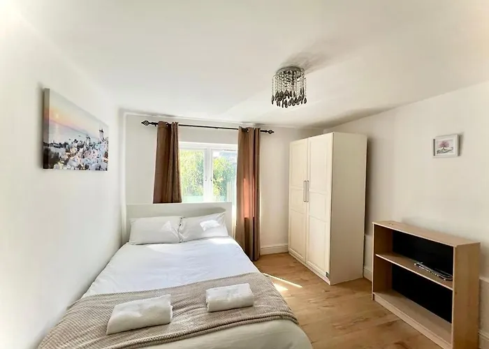 Canary Wharf Holiday Rooms London