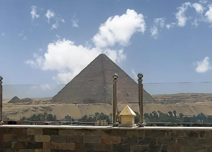 Pyramids Tower View Inn Nazlat as Sammān