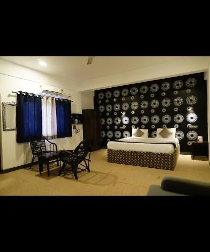 Paroza Suites Calangute
