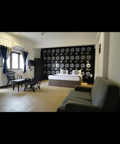 Paroza Suites Calangute