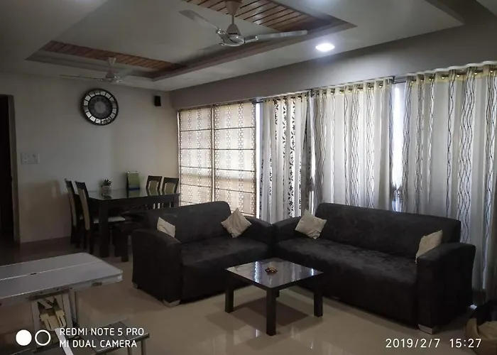 Royal Nest 3 Bhk Suites As Mundhwa