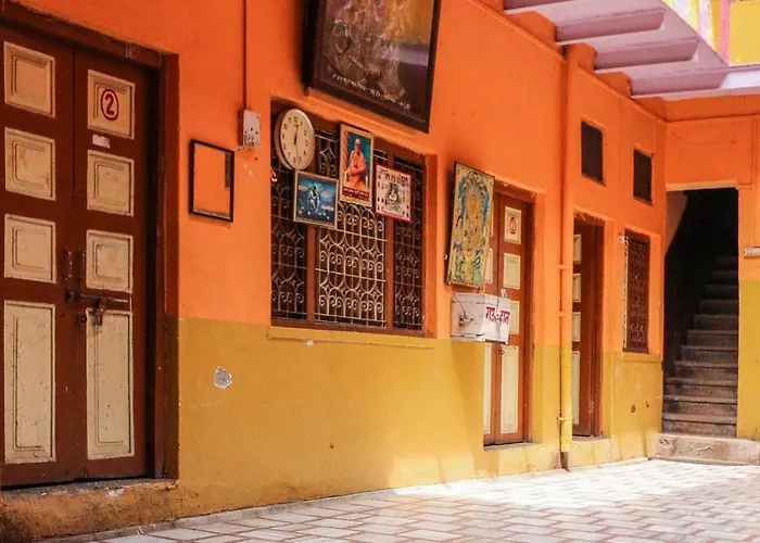 Goroomgo Laxmi Bhawan Dharamshala Mathura Near Yamuna River And Dwarikadhish Temple