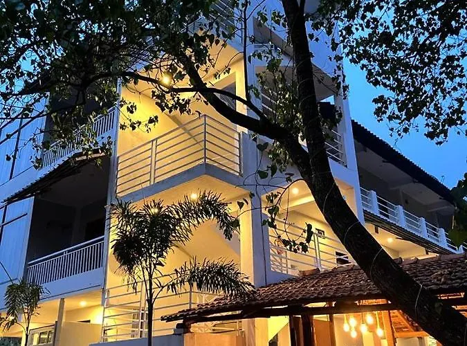 Fourteen Pods By The Sea Morjim