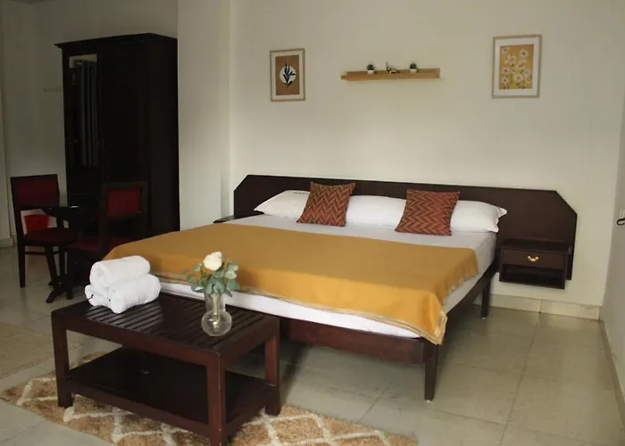Noor Plaza Hotel Angamali