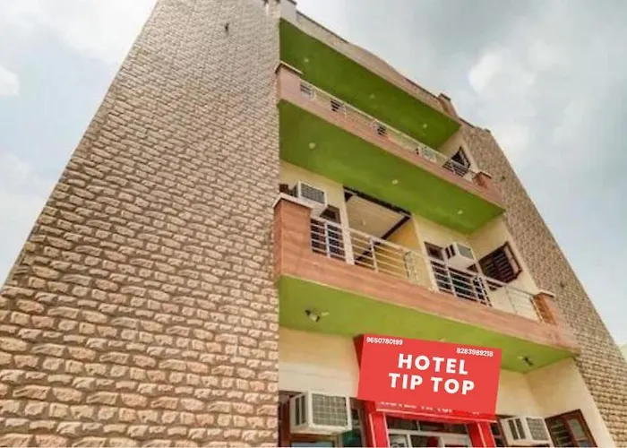 Hotel Tip Top -- Lpu Law Gate -- Family, Students, Couples Phagwara