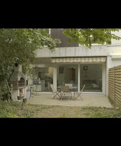 Bed and Breakfast Se: 13A Rue Des Touleuses Pourpre à Cergy