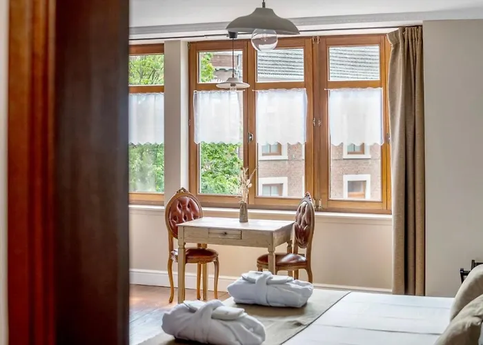 Cafe Rene Borgloon Bed and Breakfast