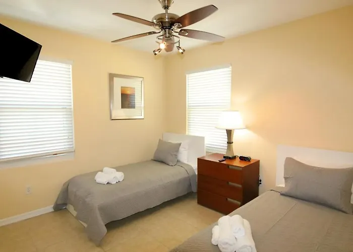 Johns Pass Condo'S- Fully Remote St. Pete Beach