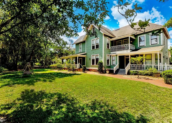 Southern Charm In The Camellia Rose Inn Gainesville