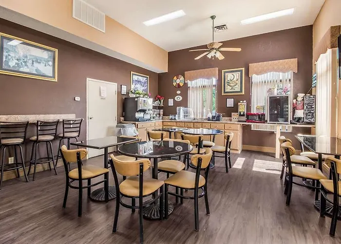 Econo Lodge Selmer