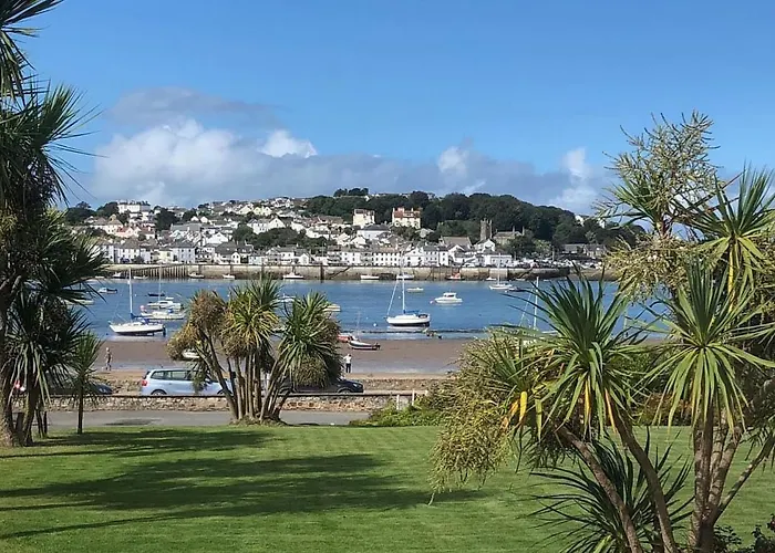 The Commodore Hotel Instow