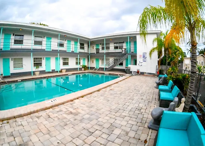 Uptown Inn & Suites St. Petersburg